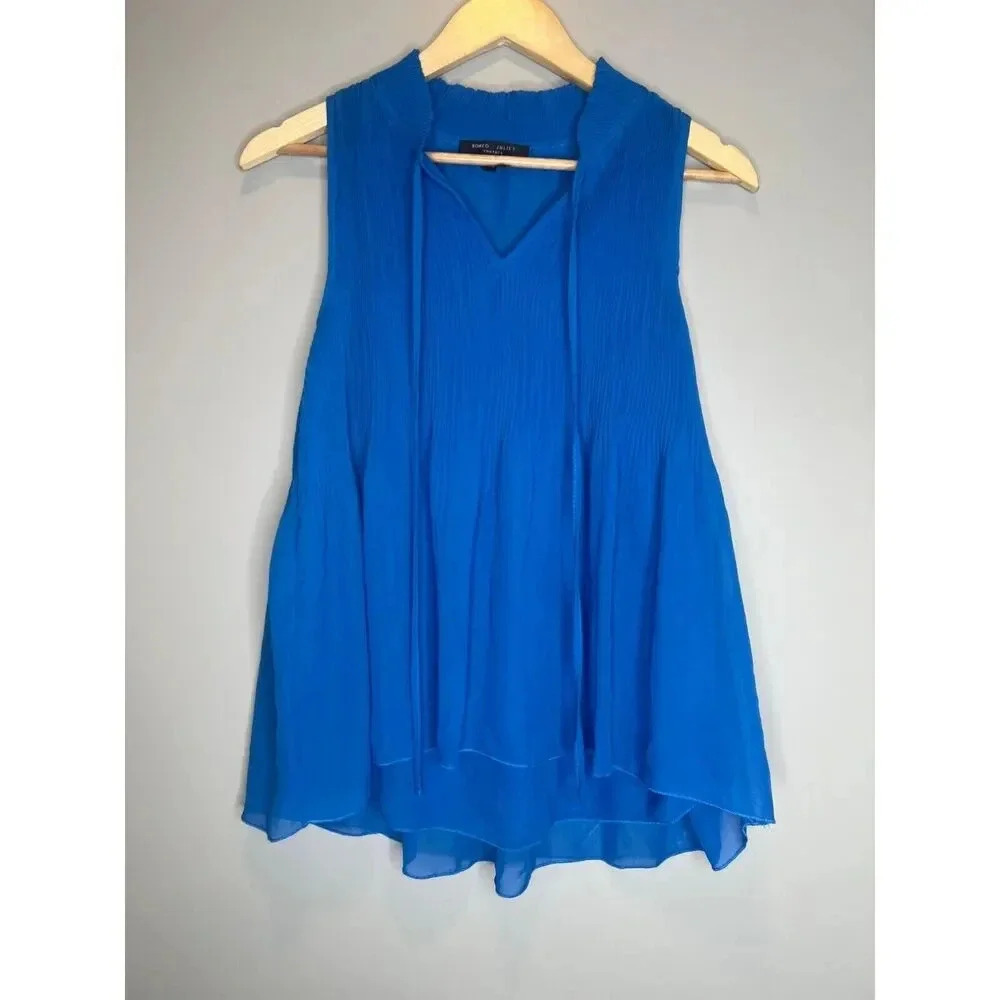 Romeo Juliet sleeveless blue pleated blouse top shirt sz Medium pullover v neck